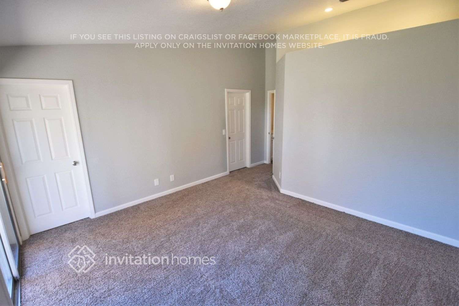 Building Photo - 8121 Pine Oaks Ct