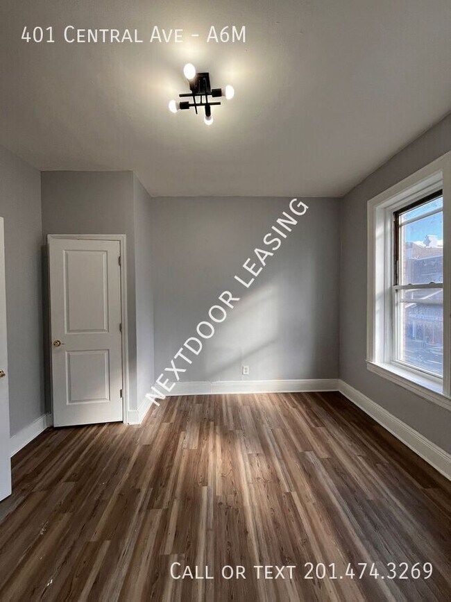 Building Photo - 401 Central Ave