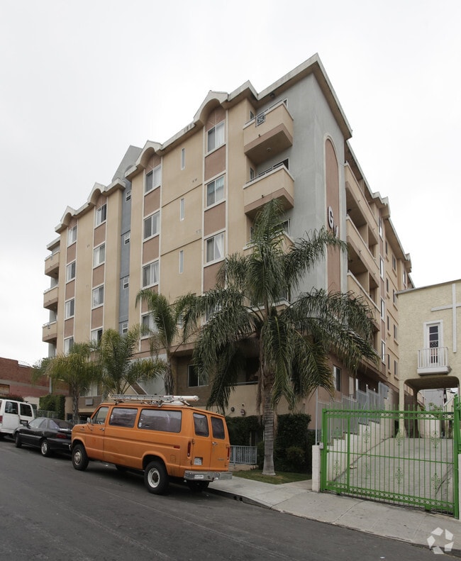 Building Photo - Grandview City Lights Apt