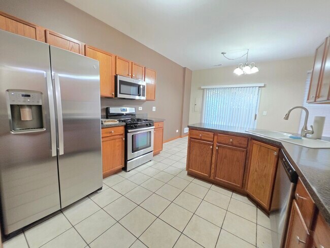 Building Photo - 3959 Blackstone Dr