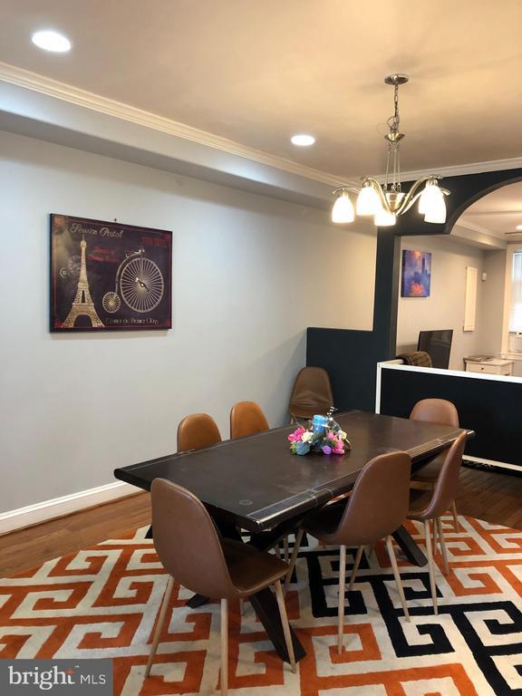 Building Photo - 734 Quincy St NW