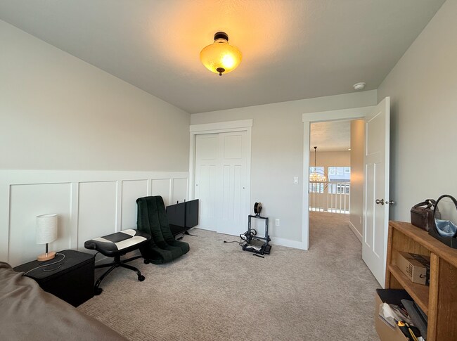 Building Photo - VERY Spacious house in Vineyard!
