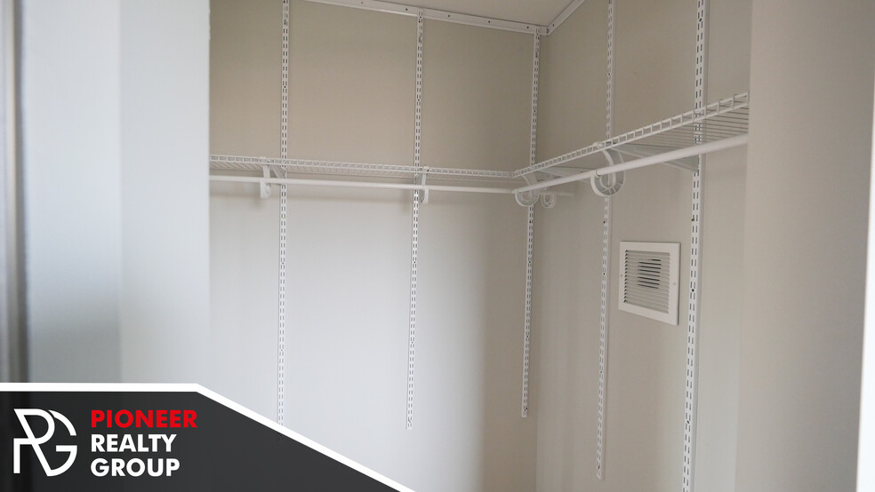 Building Photo - 2907 N Mildred Ave