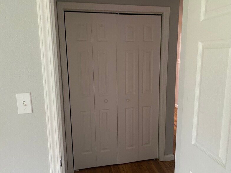 Hallway closet - 1468 Davison St