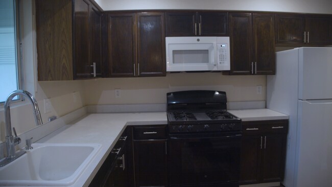 Building Photo - 140 Thompson St