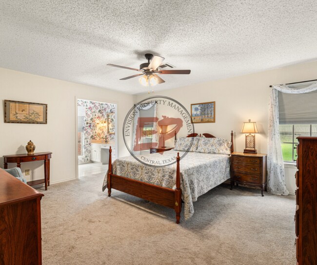 Building Photo - 712 Willow Creek Dr