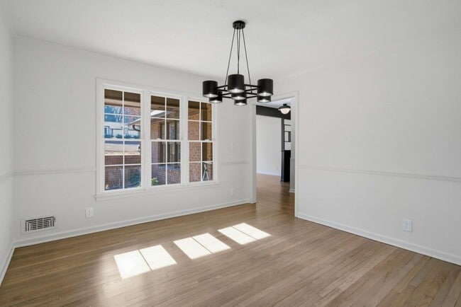 Building Photo - 2751 Cedarbrook Dr