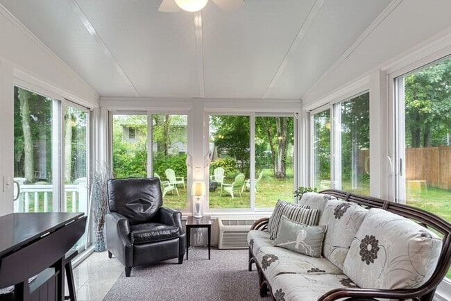 Building Photo - 23 Bradford St