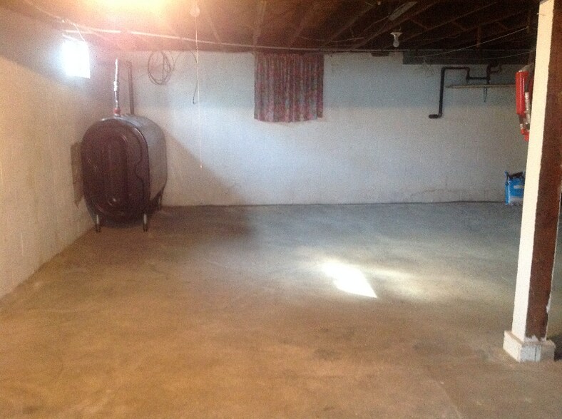 Building Photo - 121 W Colebrook St