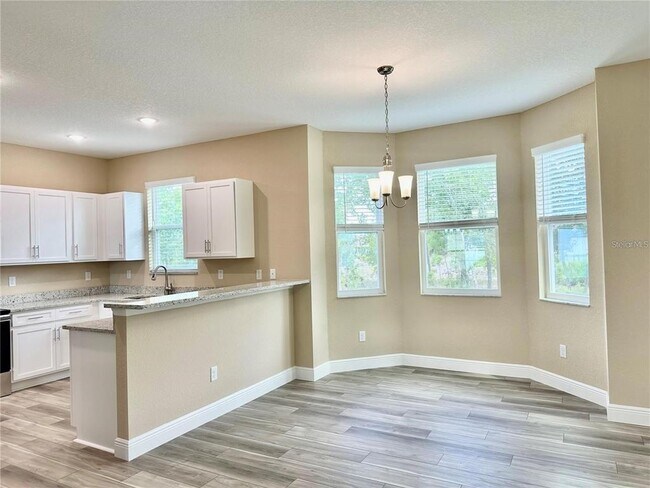 Building Photo - 13075 House Finch Rd