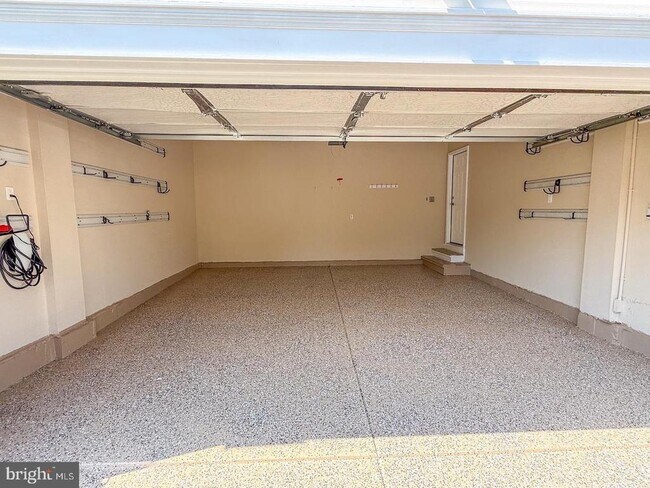 Building Photo - 823 S Haines Cir