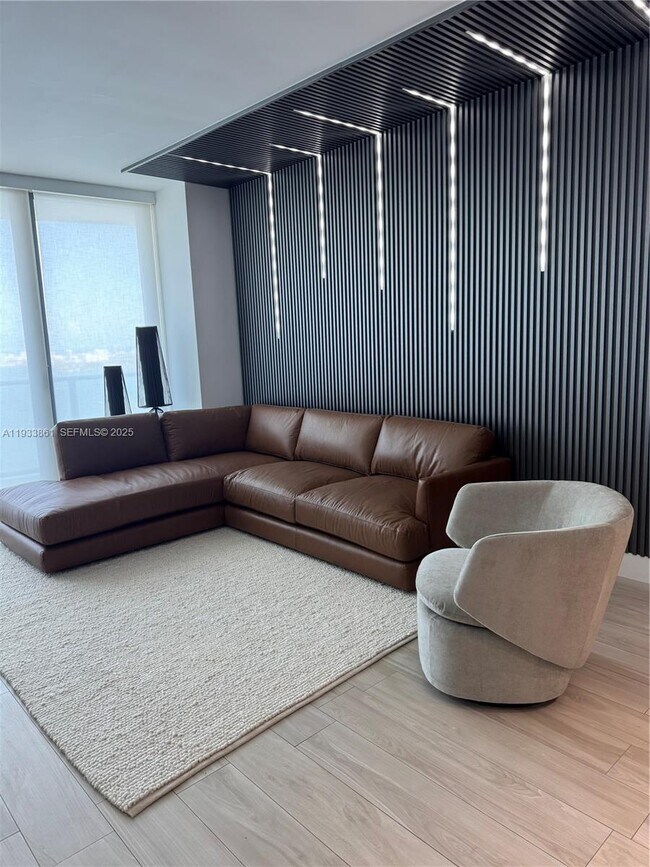 Building Photo - 460 NE 28th St