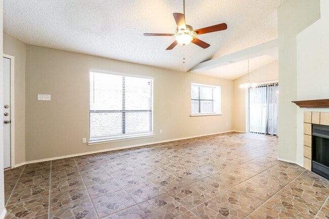 Building Photo - 1366 Chinaberry Dr