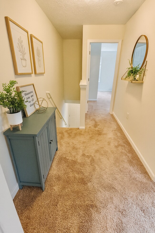 Building Photo - 2 Bedroom Townhouse in Richmond!