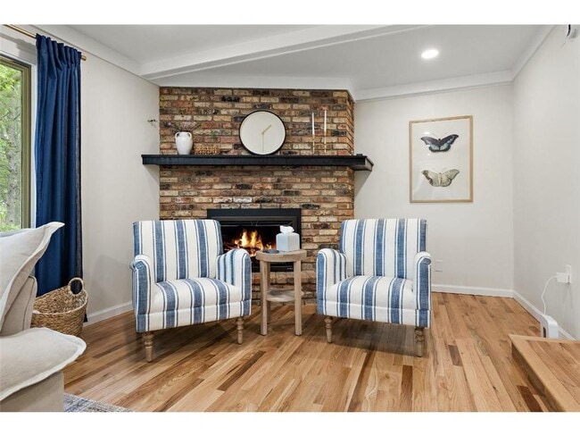 Building Photo - 1424 Vista Ln SW