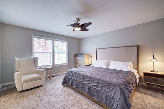 Building Photo - 5Bd/3.5Ba Newcastle House