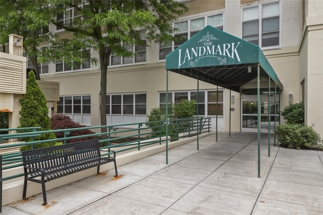 Primary Photo - 1 Landmark Sq