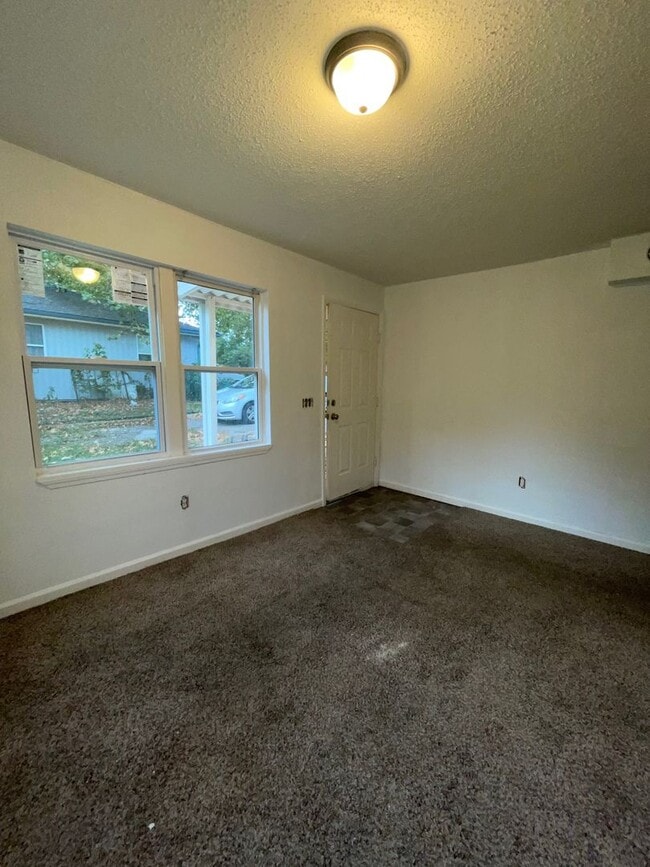 Building Photo - COMING SOON! Cute 2 Bedroom, 1 bathroom in...