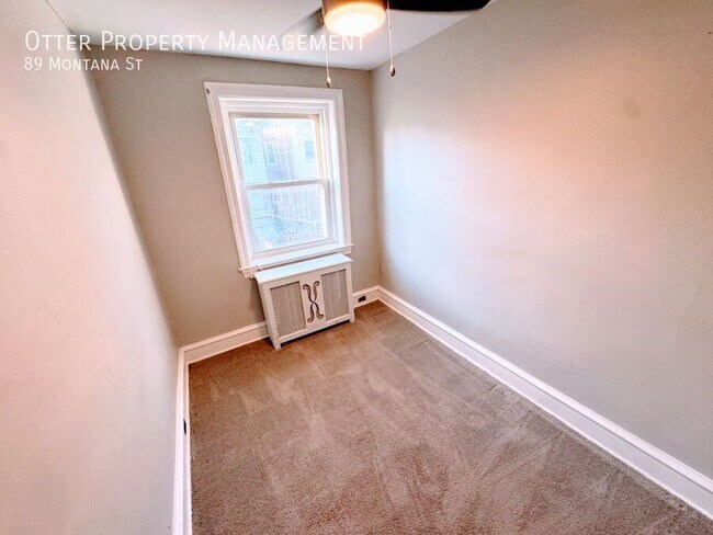 Building Photo - 89 Montana St