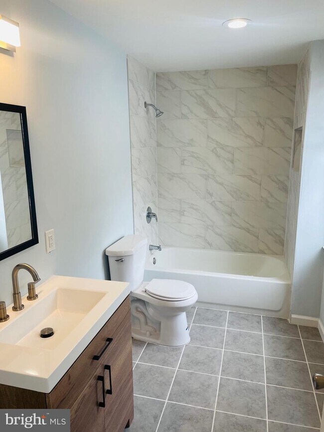 Building Photo - 442 W Hanover St