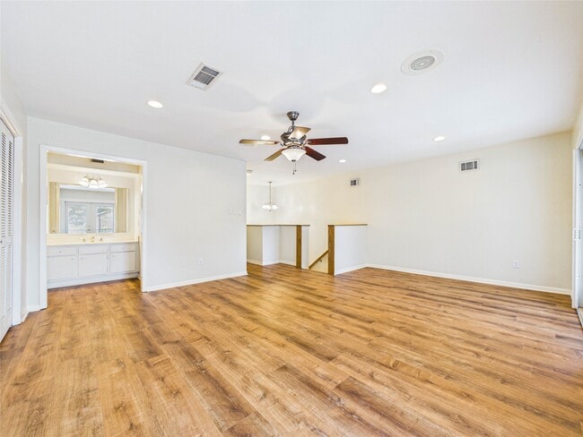 Building Photo - 2719 Olympia Dr