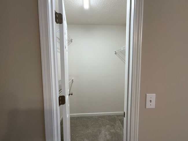 Building Photo - Ready to View! Updated 3/2 Home High Point...