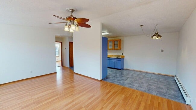 Building Photo - 2 Bedroom with a Patio with beds