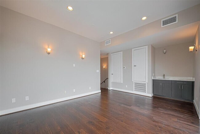 Building Photo - 1305 Laird St
