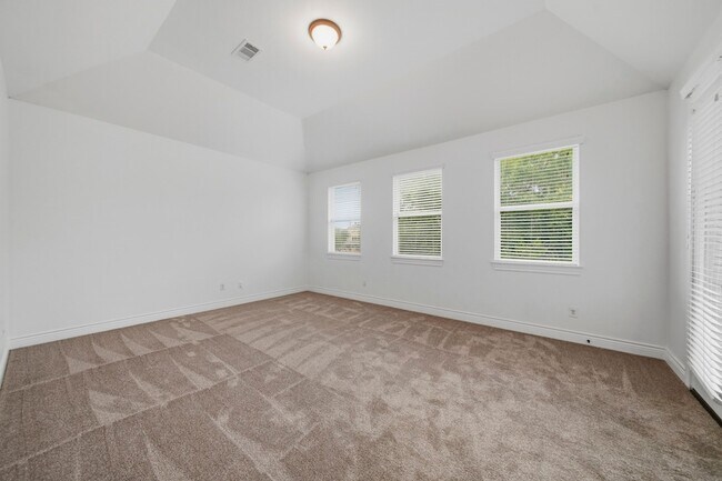 Building Photo - 33 Combwell Garden