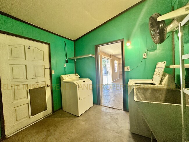 Building Photo - 5962 E 25th St