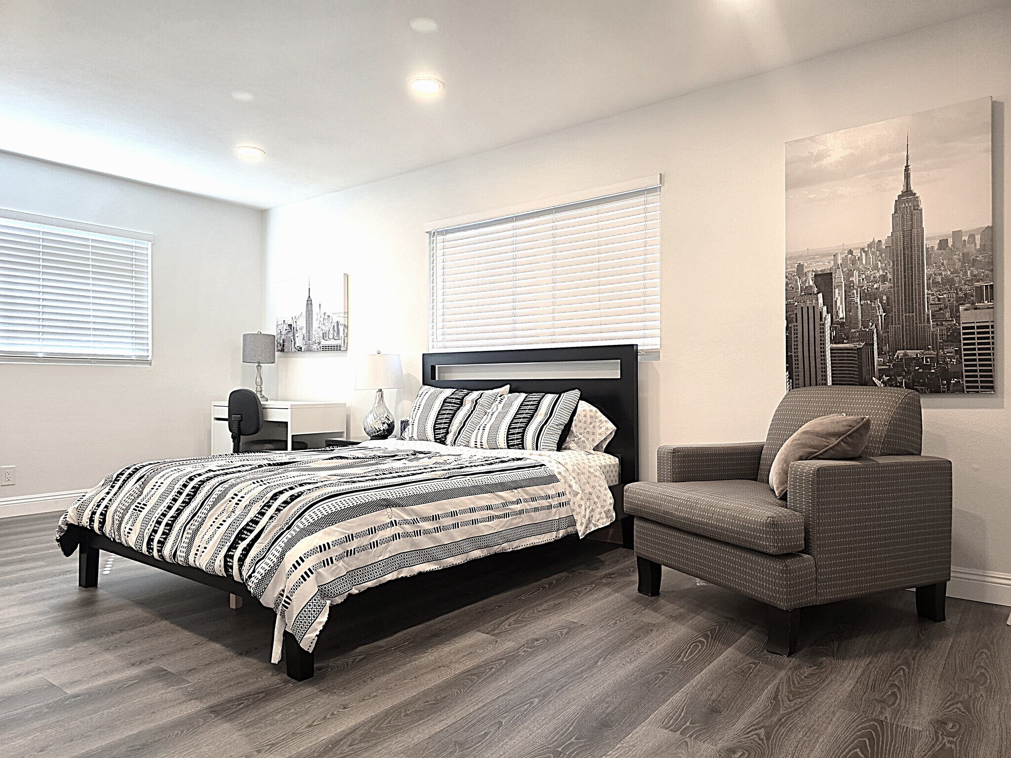 Building Photo - 123 E Bennett Ave