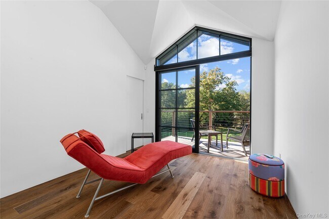 Building Photo - 15 Atterbury Rd