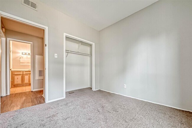 Building Photo - 9009 Richmond Ave.