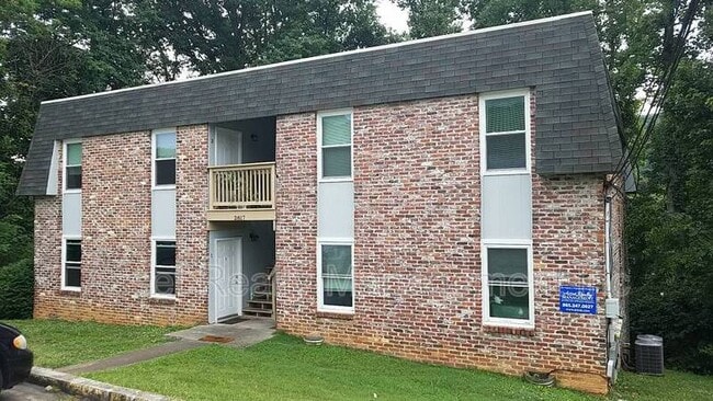 Building Photo - 2817 Colt Dr NE