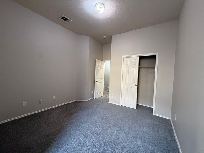 Building Photo - Great 2 Bed 2 Bath Condo!