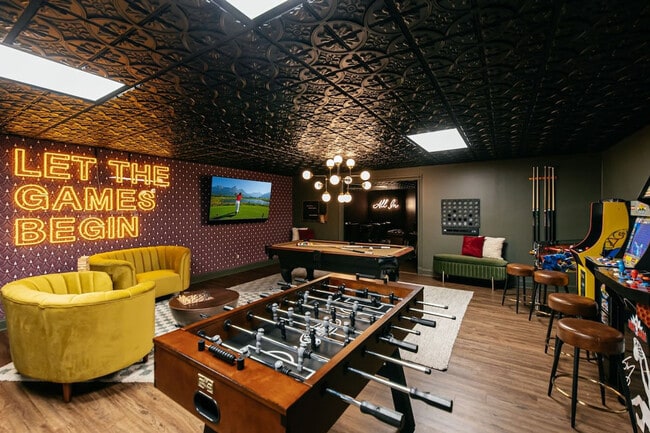 Building Photo - 33 Pinners Ln