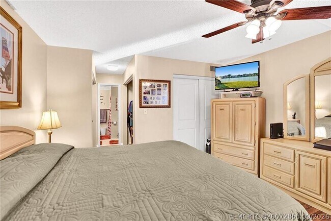 Building Photo - 6114 Coral Lake Dr