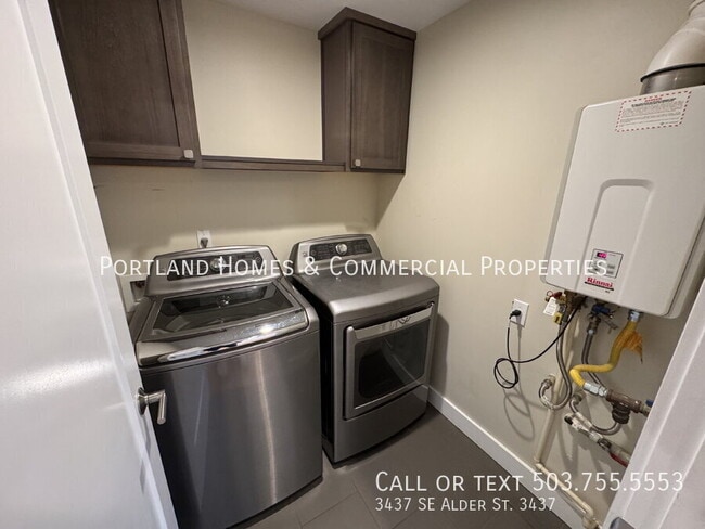 Building Photo - 3437 SE Alder St