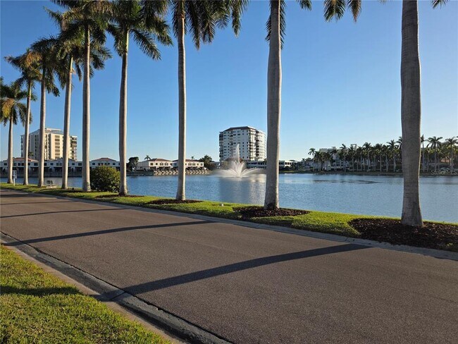 Building Photo - 6100 Bahia Del Mar Cir N