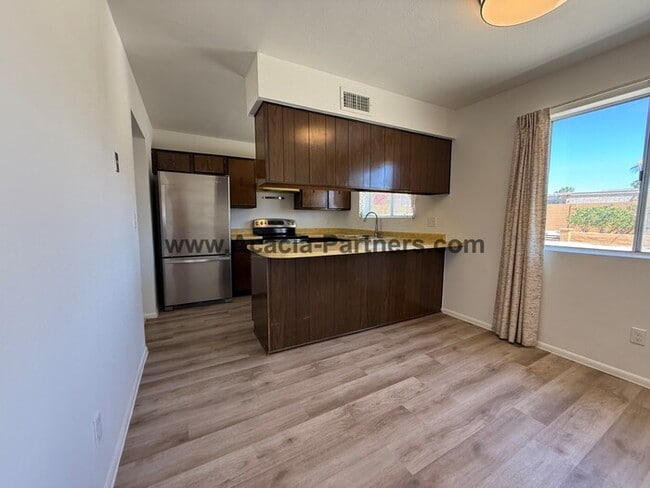 Building Photo - Three Bedroom Multi Level Home