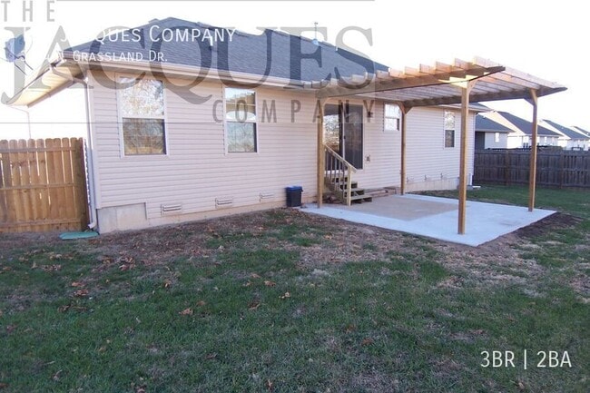 Building Photo - 3904 N Grassland Dr