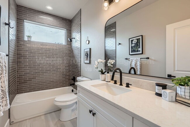 Building Photo - 31 S Gray St