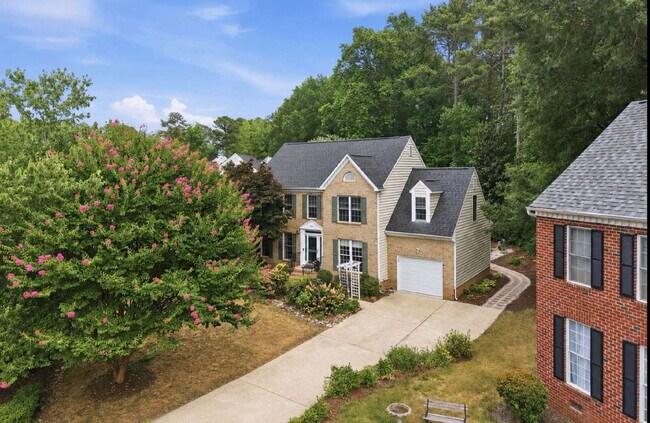 Building Photo - Three-Bedroom Home with Pool in Garner