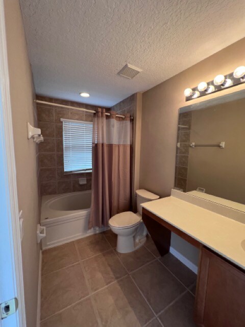 Building Photo - 2160 Retreat View Cir
