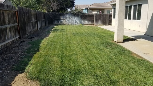 Building Photo - Beautiful Rental Home