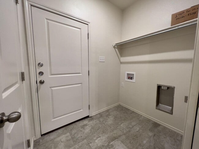 Building Photo - 5508 Lehigh St