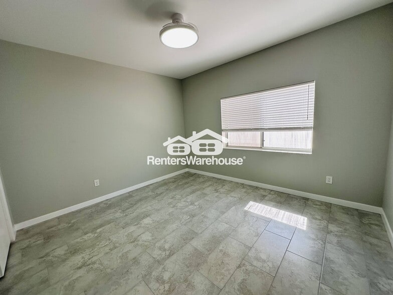 Building Photo - 14107 W Wagon Wheel Dr