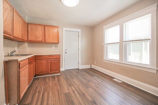 Building Photo - Must See!! Renovated Spacious Single Family House!