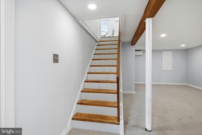 Building Photo - 311 S Buckmarsh St