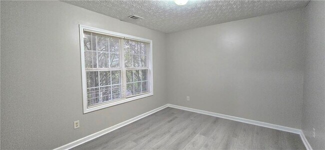 Building Photo - 610 James Ridge Dr